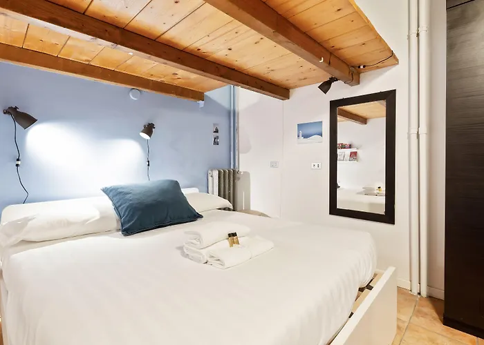 Guesthost - Cosy Nest Isola District Heart